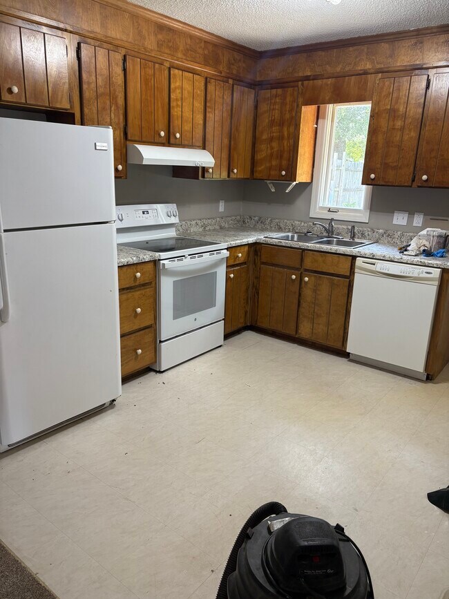 5114 Highway 221, Unit Duplex in Roebuck, SC - Building Photo - Building Photo