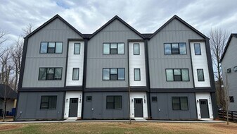 1114 Ivan Dr in Charlotte, NC - Building Photo