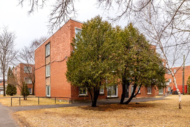 4199-4211 D'hérelle Rue in Montréal, QC - Building Photo - Building Photo