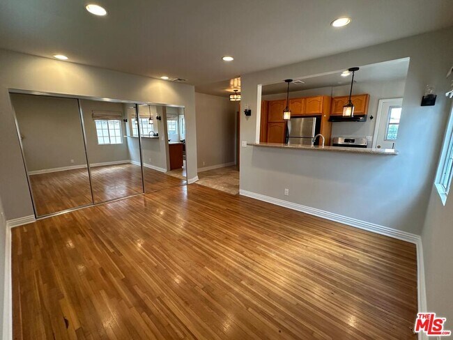 5656 Airdrome St in Los Angeles, CA - Building Photo - Building Photo