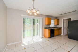 1019 Winstonian Way St in Jacksonville, FL - Building Photo - Building Photo