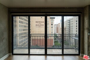 416 S Spring St in Los Angeles, CA - Building Photo