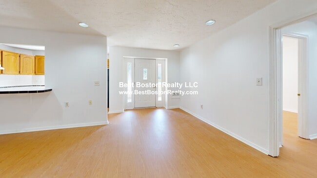 100 Fellsview Terrace in Stoneham, MA - Building Photo - Building Photo