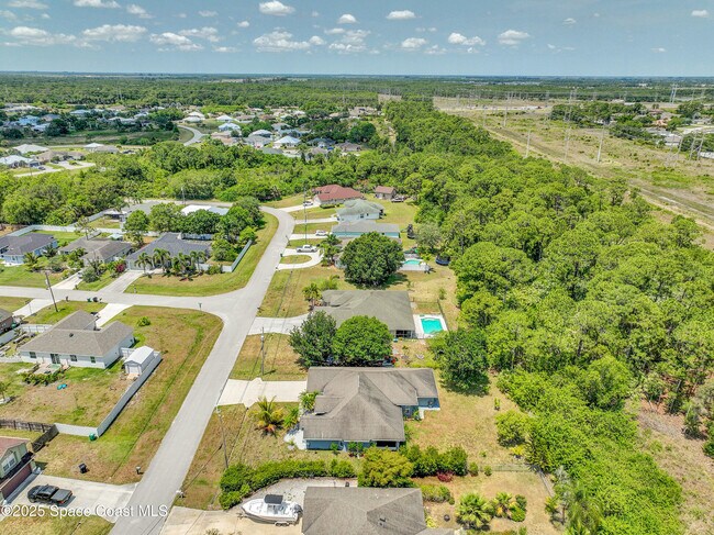 6107 NW Gause Ave in Port St. Lucie, FL - Building Photo - Building Photo