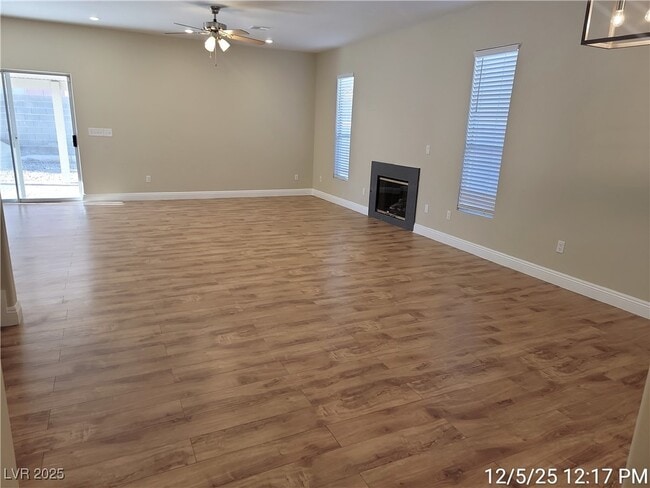 5921 Royal Castle Ln in Las Vegas, NV - Building Photo - Building Photo