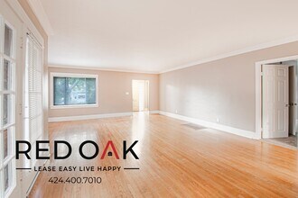 220 Mira Mar Ave in Long Beach, CA - Foto de edificio - Building Photo