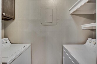 1820 N Garrett Ave in Dallas, TX - Building Photo - Building Photo