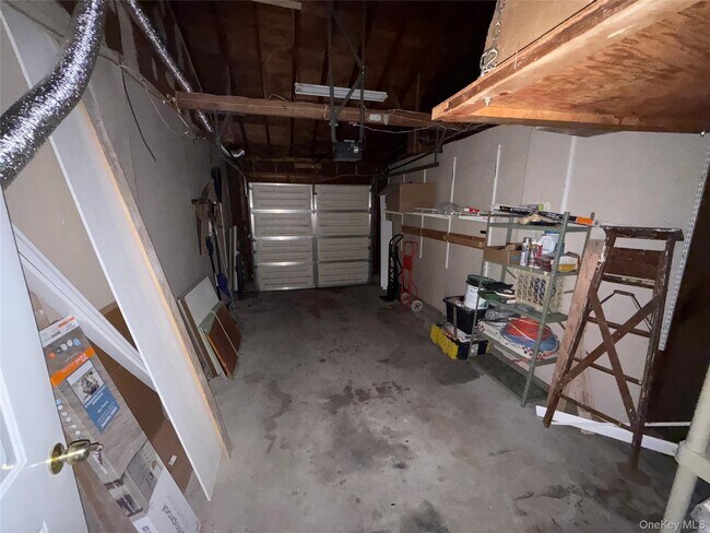 8 Jonquill Ln in Kings Park, NY - Building Photo - Building Photo