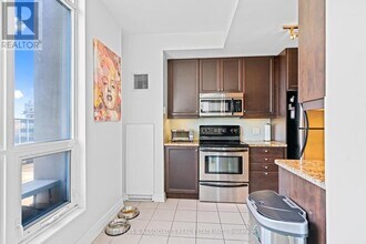 500-500 St Clair Ave W in Toronto, ON - Building Photo - Building Photo