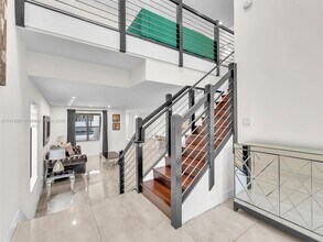 10250 NW 76th Terrace in Doral, FL - Building Photo - Building Photo