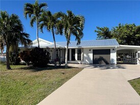 981 SW Bay State Rd in Port St. Lucie, FL - Building Photo