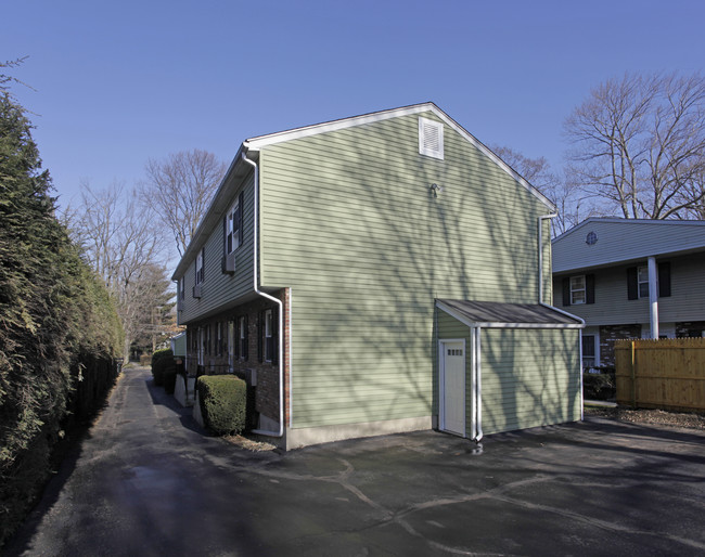 59 Maple Tree Ave in Stamford, CT - Building Photo - Building Photo