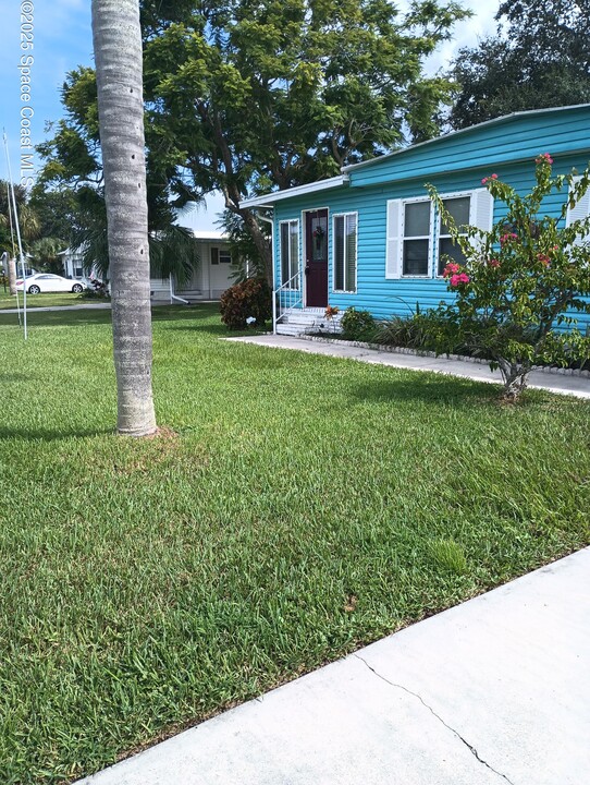 927 Spruce St in Micco, FL - Building Photo