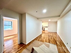 Spacious 2 Bedroom in Williamsburg! in Brooklyn, NY - Building Photo - Building Photo
