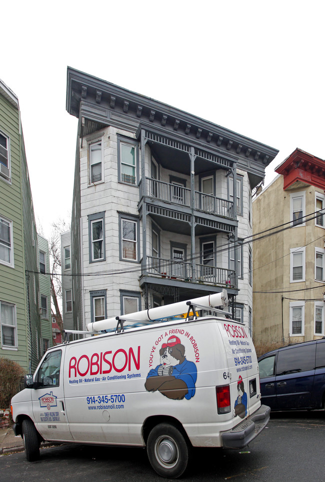 20 Astor Pl in Yonkers, NY - Foto de edificio - Building Photo