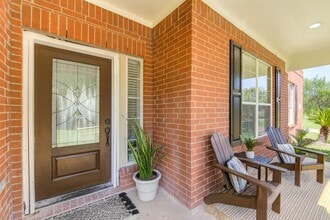 5512 Canyon Bluff Ln in Rosharon, TX - Foto de edificio - Building Photo