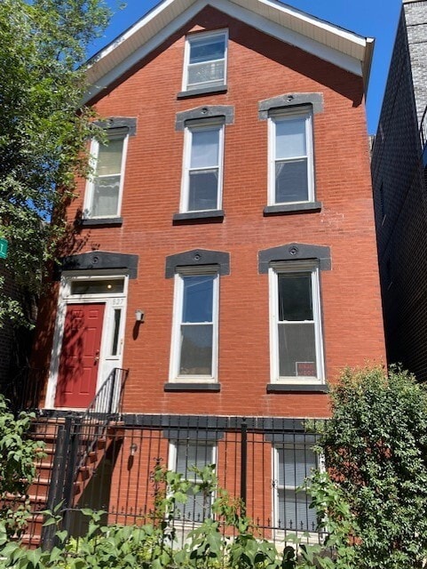 property at 827 N Wood St