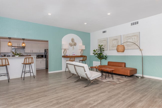 Casa Hills at Wolf Creek in Dallas, TX - Building Photo - Building Photo