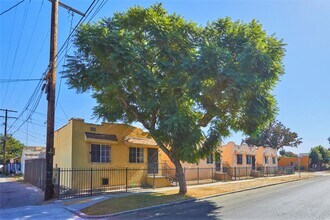 803 E 77th St in Los Angeles, CA - Foto de edificio - Building Photo