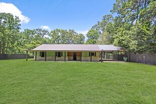 432 Co Rd 4284 in Dayton, TX - Building Photo