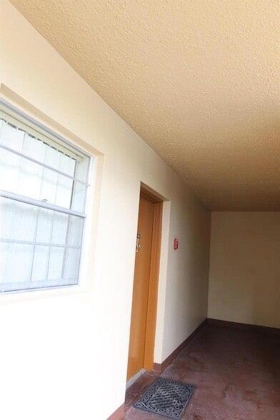 319 NE 14th Ave, Unit 108 in Hallandale Beach, FL - Building Photo - Building Photo