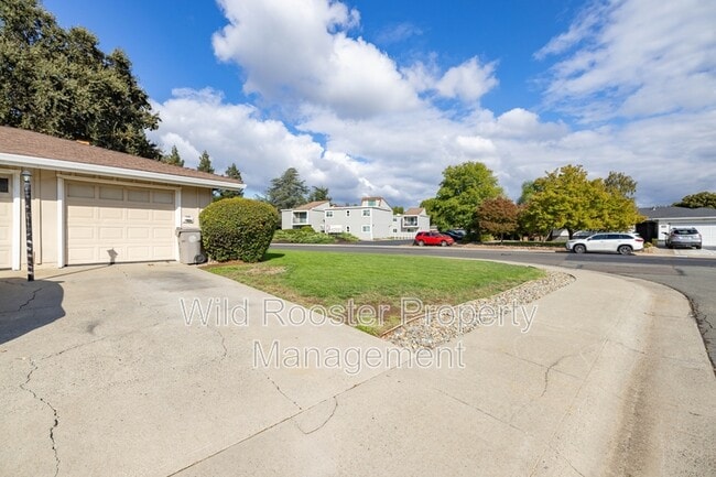 7256 S Land Park Dr in Sacramento, CA - Building Photo - Building Photo