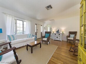 116 3rd St N in Naples, FL - Building Photo - Building Photo