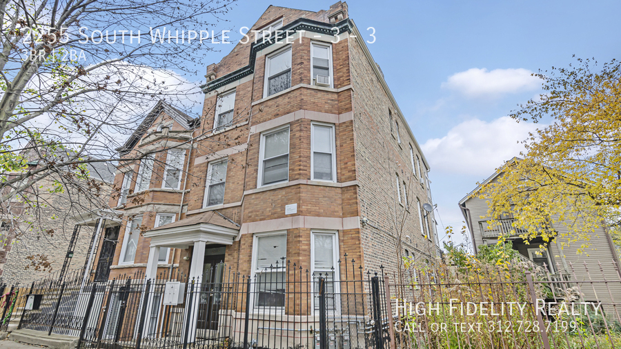 2255 S Whipple St in Chicago, IL - Building Photo