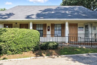 Shallowford Arms Apartments in Atlanta, GA - Foto de edificio - Building Photo