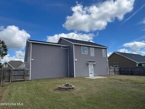 709 Emerald Pk Dr in Winterville, NC - Building Photo - Building Photo