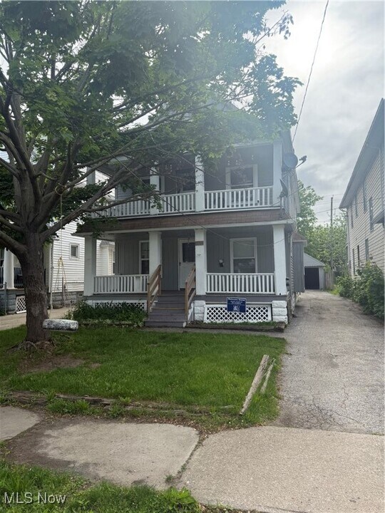 3327 W 88th St in Cleveland, OH - Building Photo