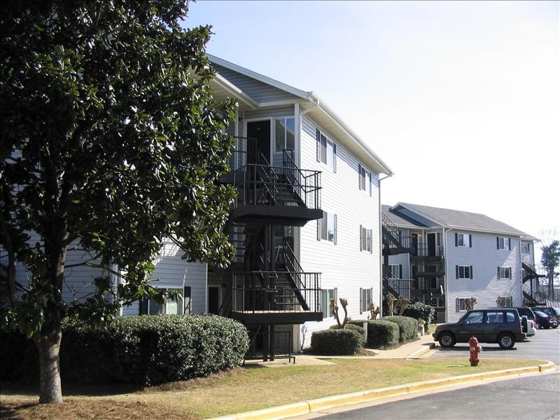 Village Green Condos in Auburn, AL - Building Photo