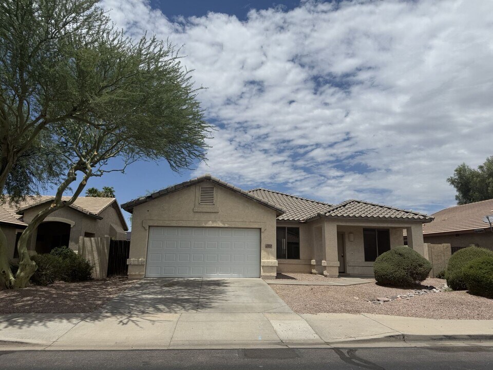10316 E Jan Ave in Mesa, AZ - Building Photo