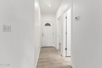 11751 E Becker Ln in Scottsdale, AZ - Building Photo - Building Photo