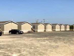 Carrizo Housing Facility in Carrizo Springs, TX - Building Photo - Building Photo