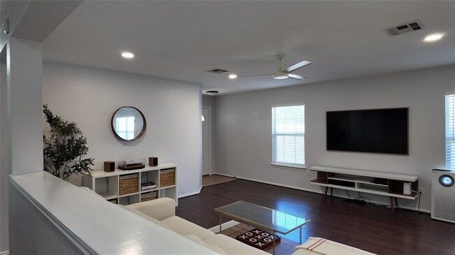 102 Kendall Cove in Elgin, TX - Building Photo - Building Photo