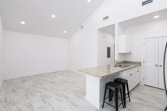 3911 Casa Blanca Lake Rd in Laredo, TX - Building Photo - Building Photo