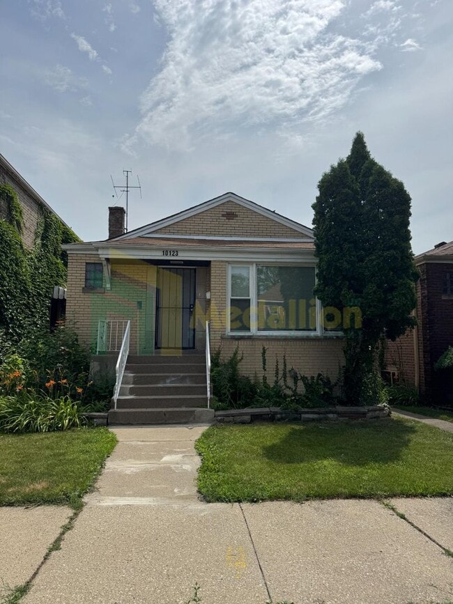 10123 S Eberhart Ave