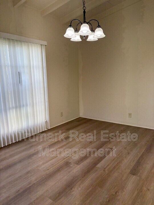 1037 E Glenoaks Blvd in Glendale, CA - Building Photo