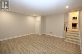 11-11 Cronin Dr in Toronto, ON - Building Photo - Building Photo