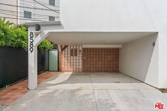 8589 Rugby Dr in West Hollywood, CA - Building Photo - Building Photo