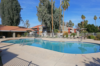 The Square on Indian School in Phoenix, AZ - Foto de edificio - Building Photo