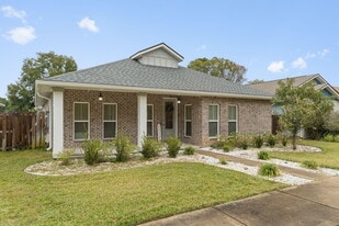 33 8th Ave in Shalimar, FL - Building Photo