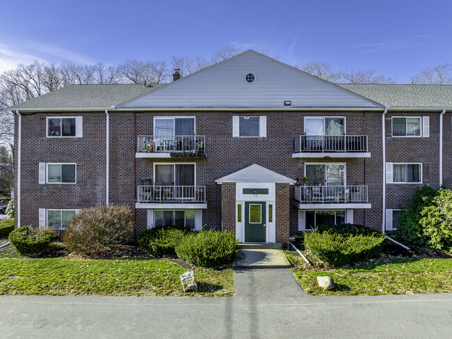 Running Brook Condos in Brockton, MA - Building Photo - Building Photo