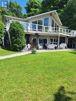 225 Eight Mile Point Rd in Oro-Medonte, ON - Building Photo