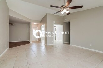 15802 Key Grass Ln in Tice, FL - Building Photo - Building Photo