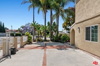 2151 Glendon Ave in Los Angeles, CA - Building Photo - Building Photo