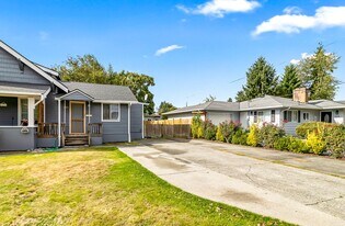 106 Pine Ave in Snohomish, WA - Building Photo