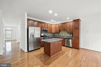 25899 Kirkwood Square in Chantilly, VA - Building Photo - Building Photo