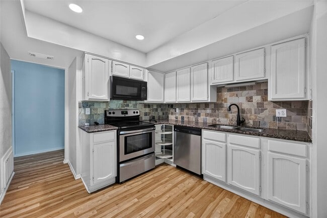 property at 2107 N Red Cedar Cir